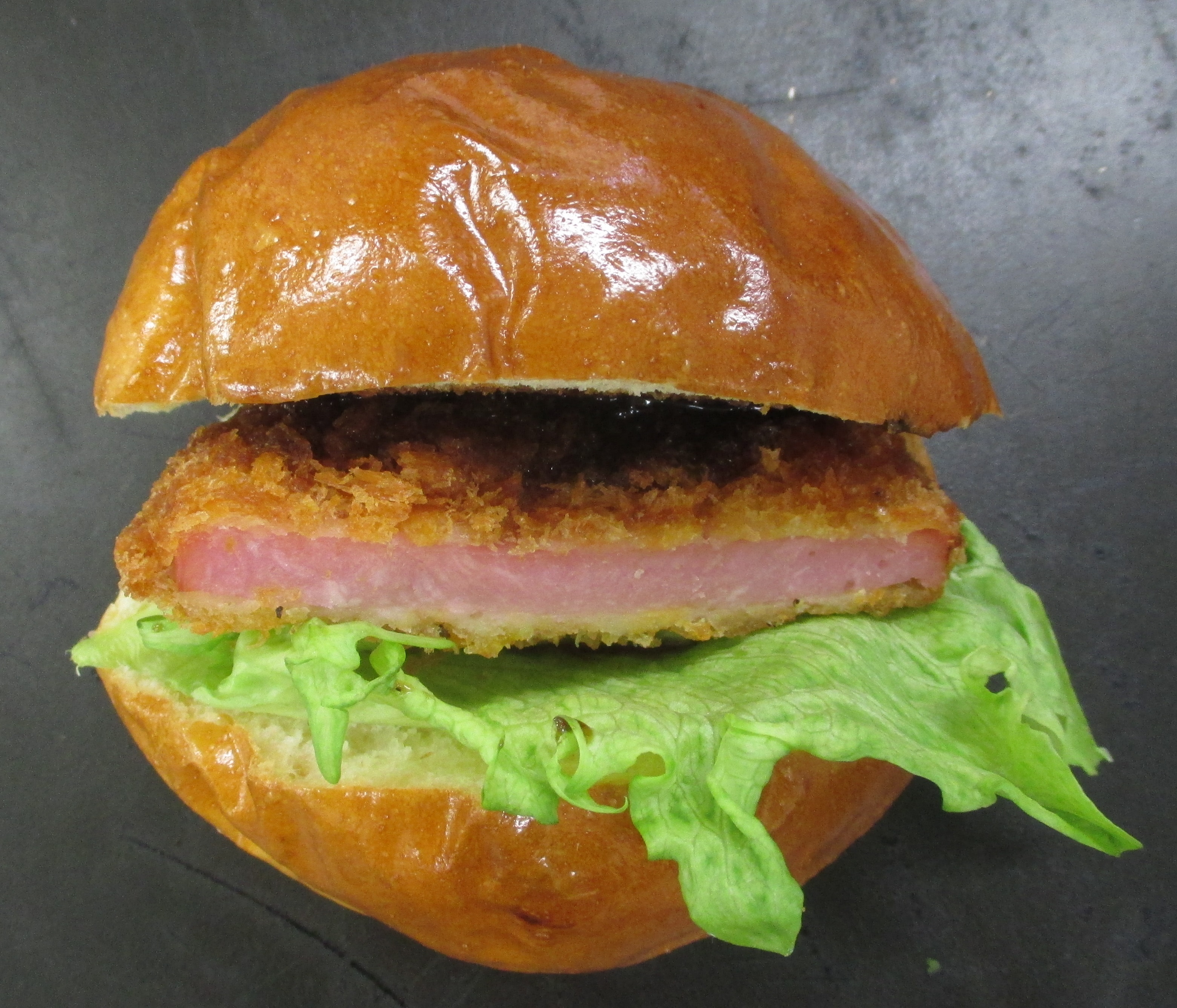厚切りハムカツバーガー